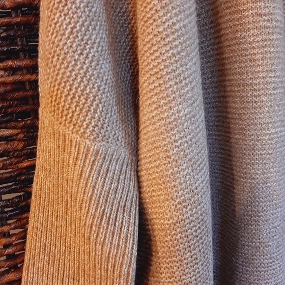 Aritzia Babaton Wool Cashmere Minimalist Grandpa Cardigan Sweater XXS Brown Tan - Picture 3 of 7